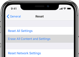 réinitialiser iPhone pour réparer batterie bloquée iOS 26